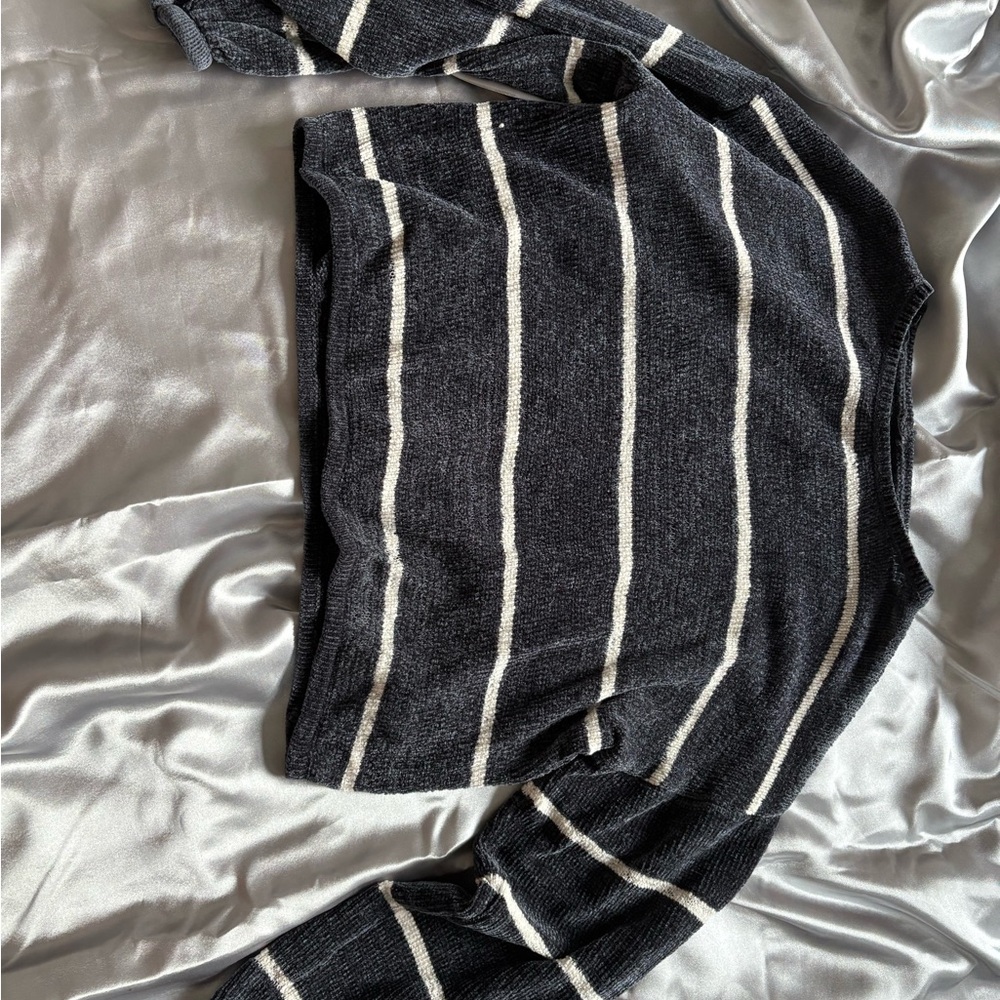 American Eagle Outfitters Charcoal and Cream Knit Sweater